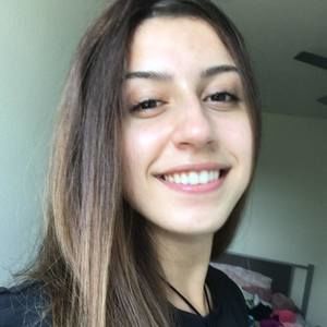 Meet your Posher, Júlia